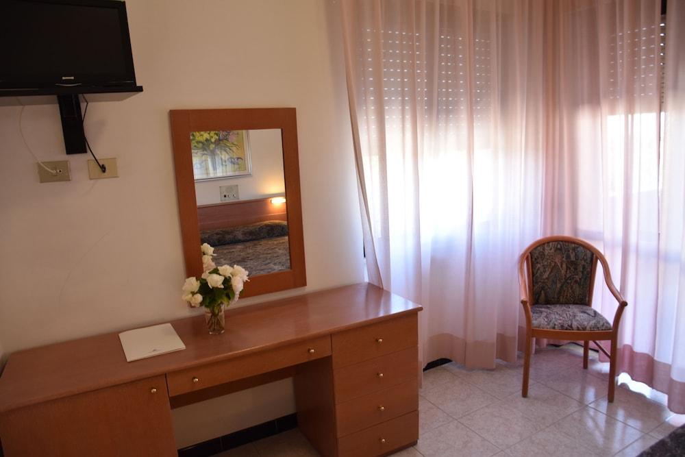 Hotel Califfo Quartu Sant'Elena Exterior photo