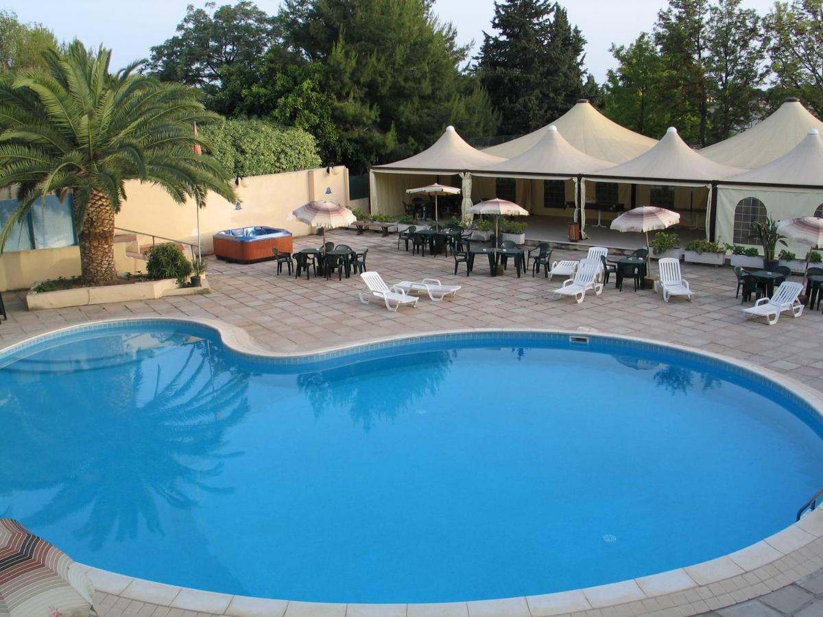 Hotel Califfo Quartu Sant'Elena Exterior photo