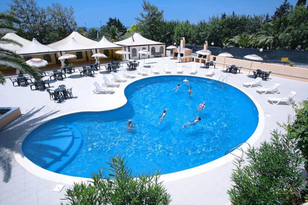 Hotel Califfo Quartu Sant'Elena Exterior photo