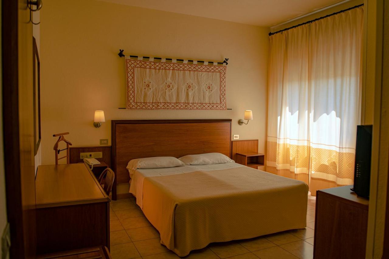 Hotel Califfo Quartu Sant'Elena Exterior photo