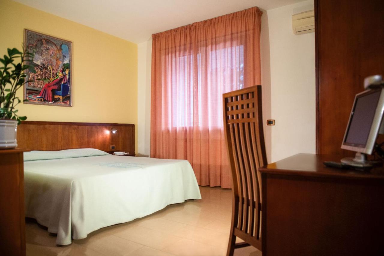 Hotel Califfo Quartu Sant'Elena Exterior photo