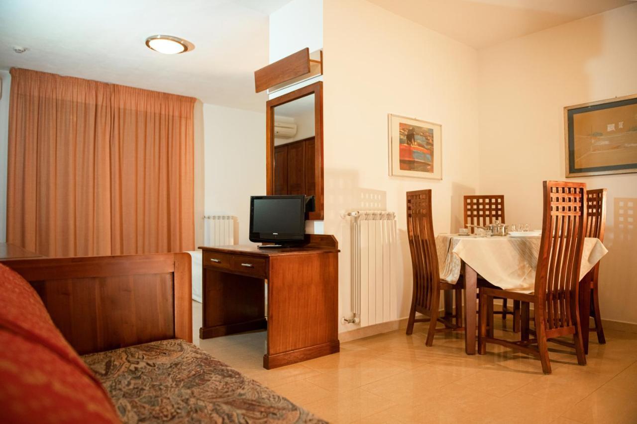 Hotel Califfo Quartu Sant'Elena Exterior photo
